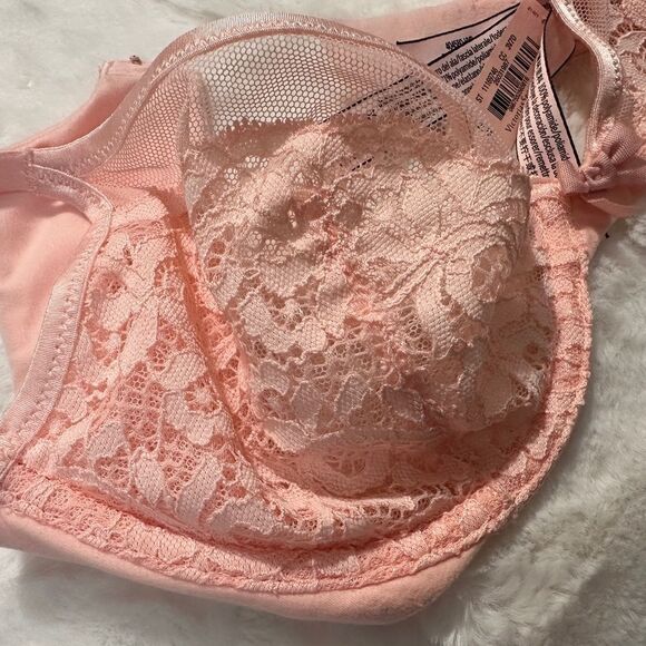 'Victoria's Secret Unlined Bra color Pink / Peach 
Lace bra - Picture 10 of 12